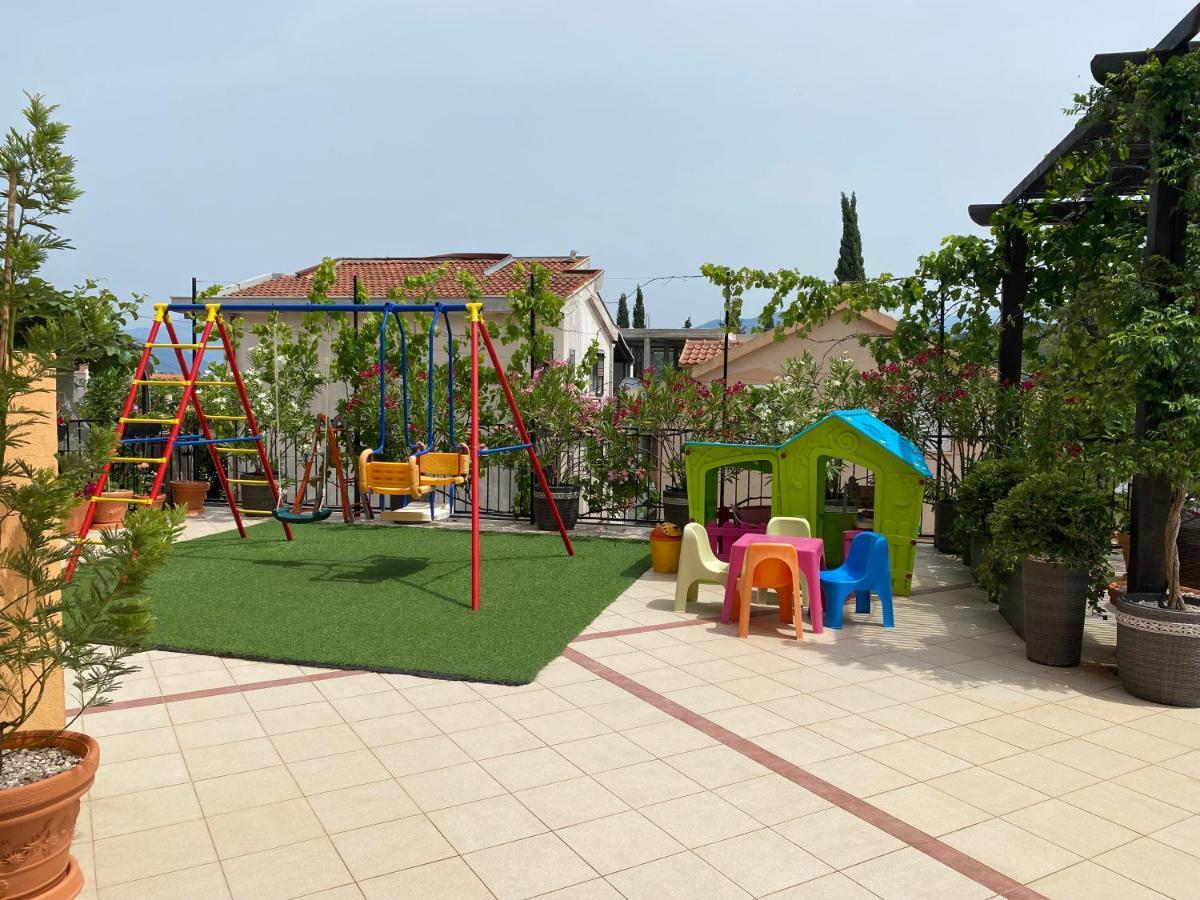 Apartments Villa Viktoria Tivat Bagian luar foto