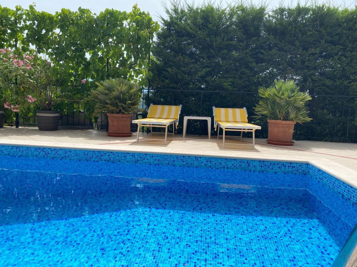 Apartments Villa Viktoria Tivat Bagian luar foto