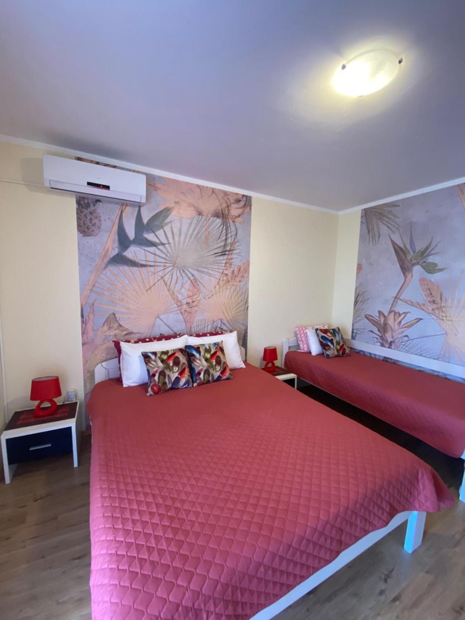 Apartments Villa Viktoria Tivat Bagian luar foto