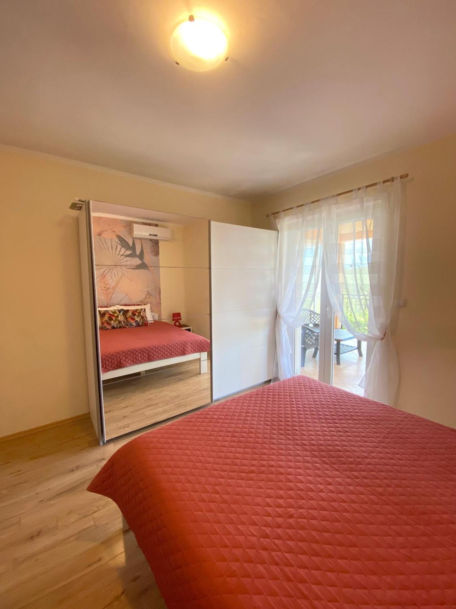 Apartments Villa Viktoria Tivat Bagian luar foto