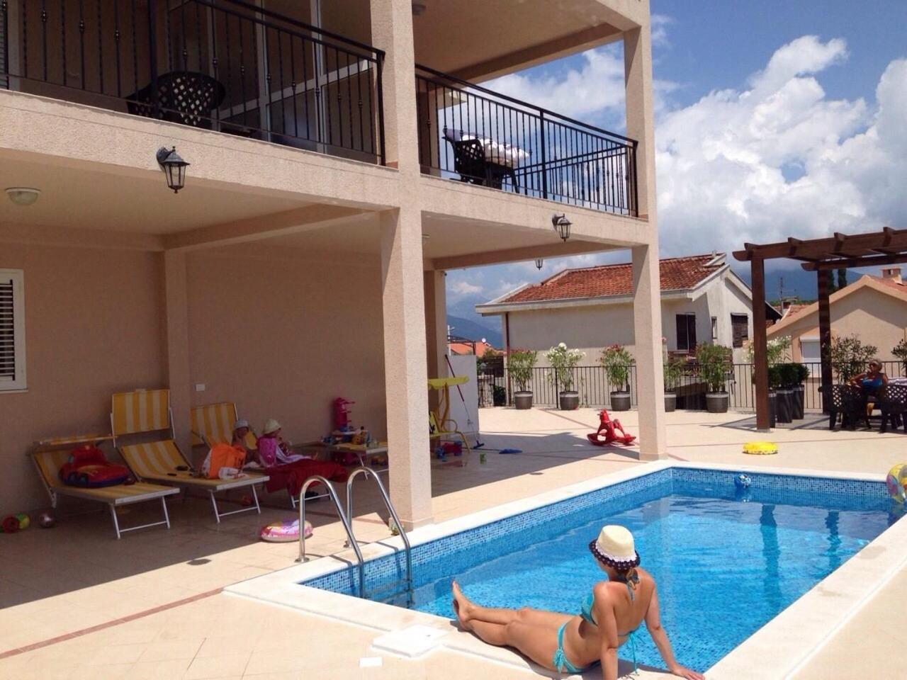 Apartments Villa Viktoria Tivat Bagian luar foto