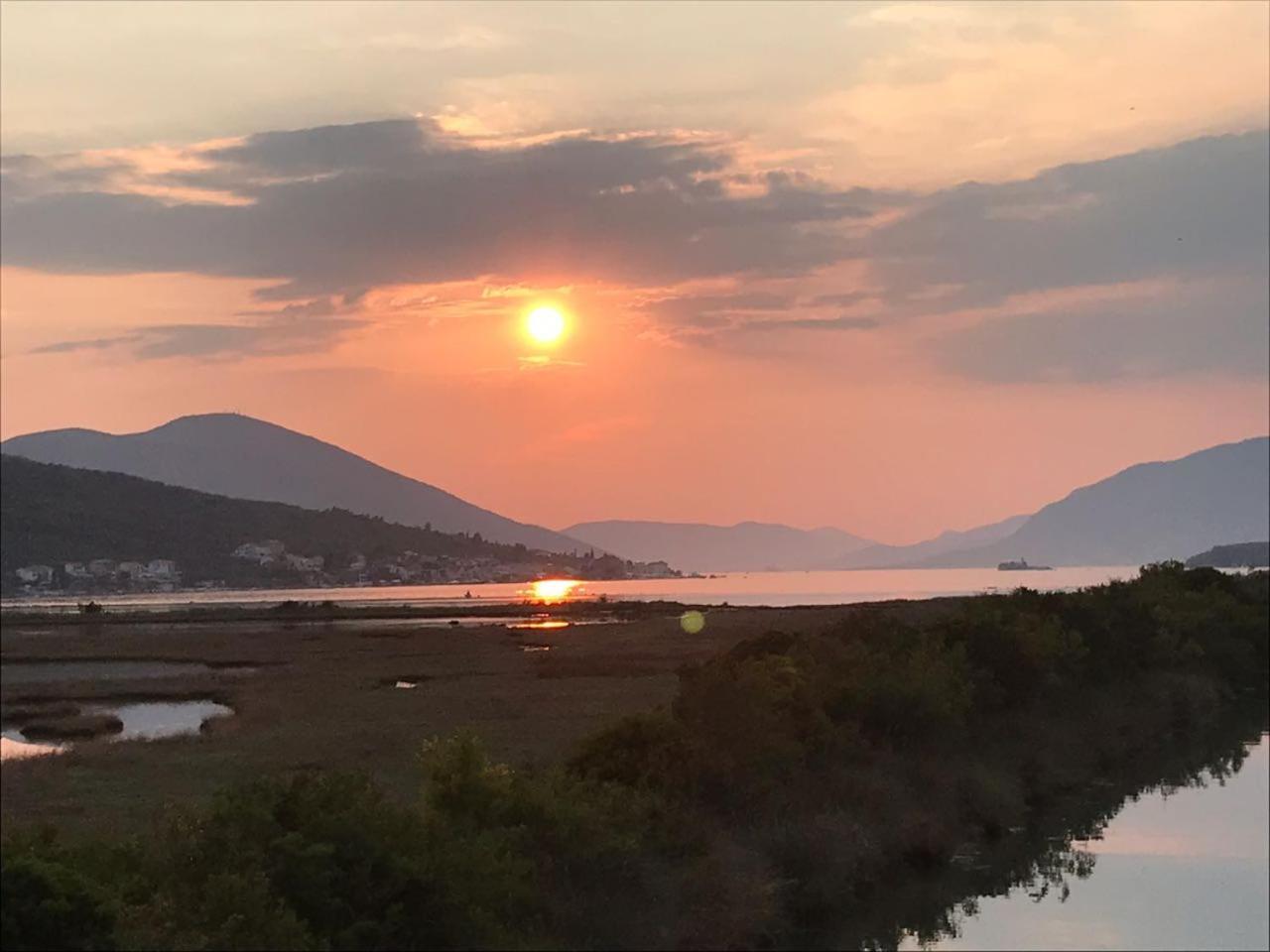 Apartments Villa Viktoria Tivat Bagian luar foto