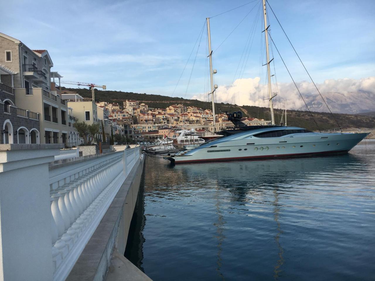 Apartments Villa Viktoria Tivat Bagian luar foto