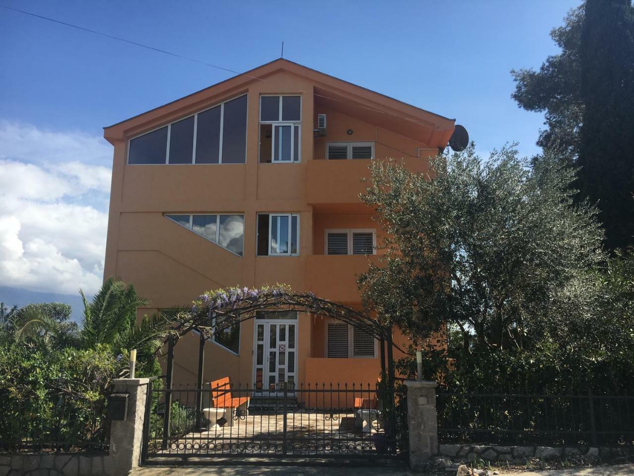 Apartments Villa Viktoria Tivat Bagian luar foto