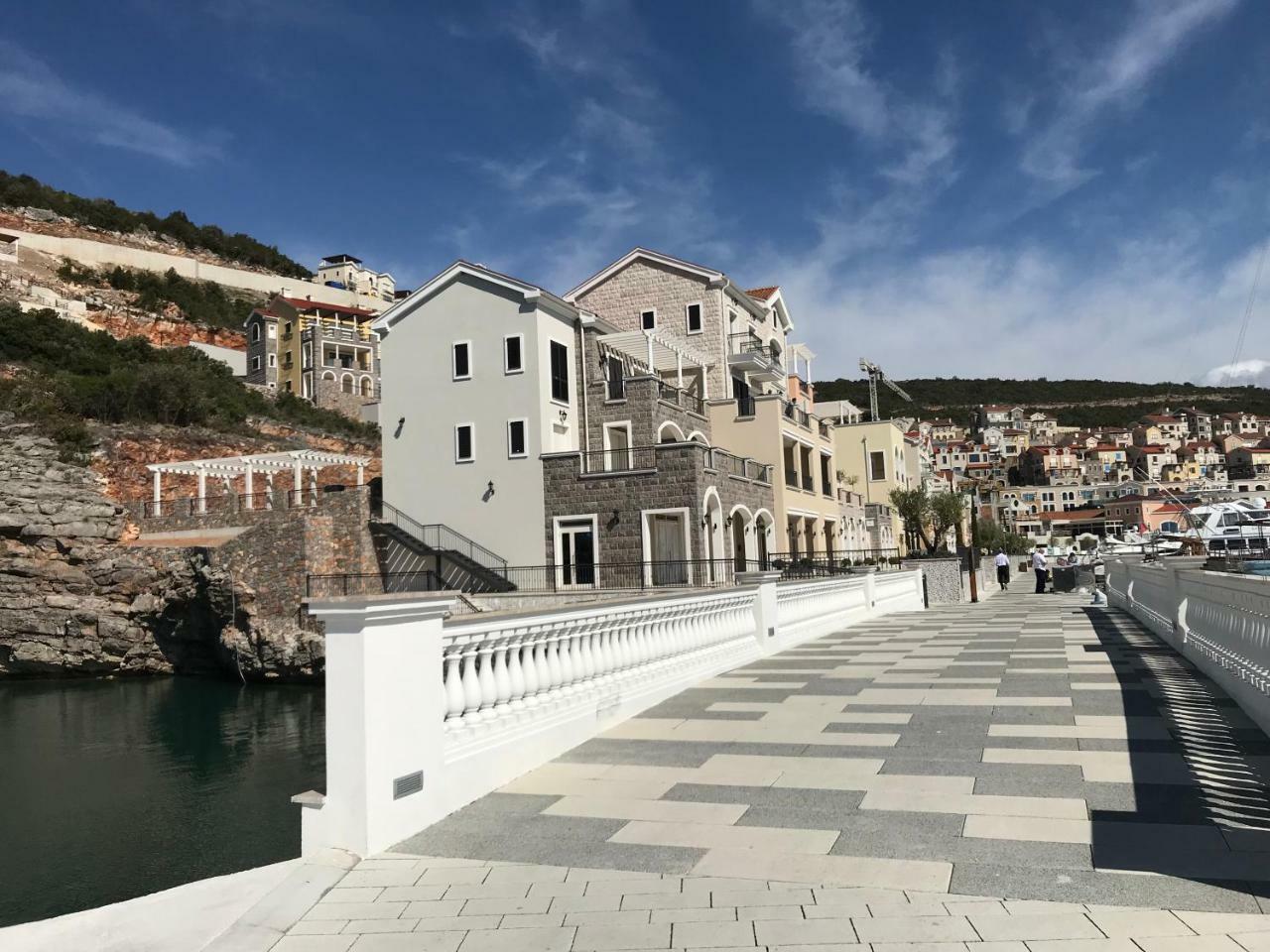 Apartments Villa Viktoria Tivat Bagian luar foto