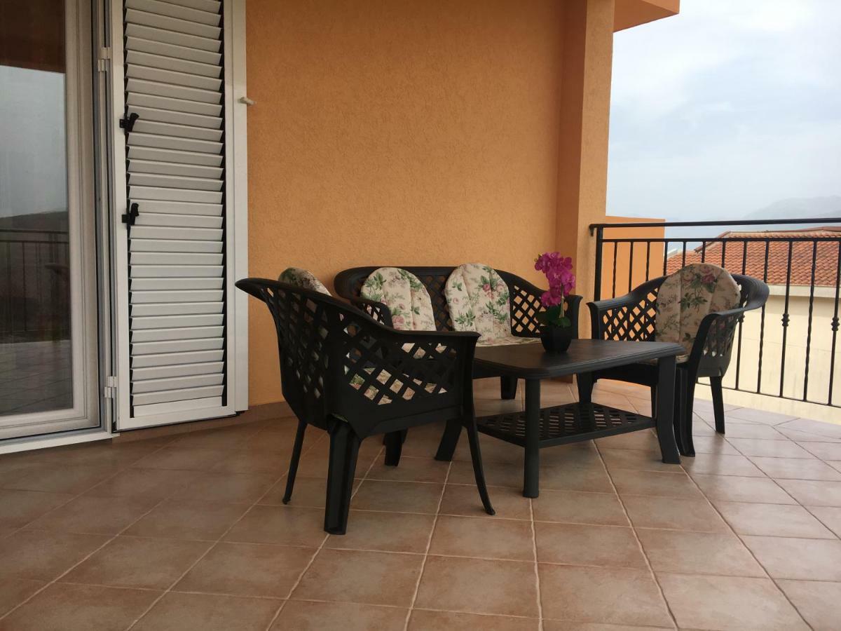 Apartments Villa Viktoria Tivat Bagian luar foto