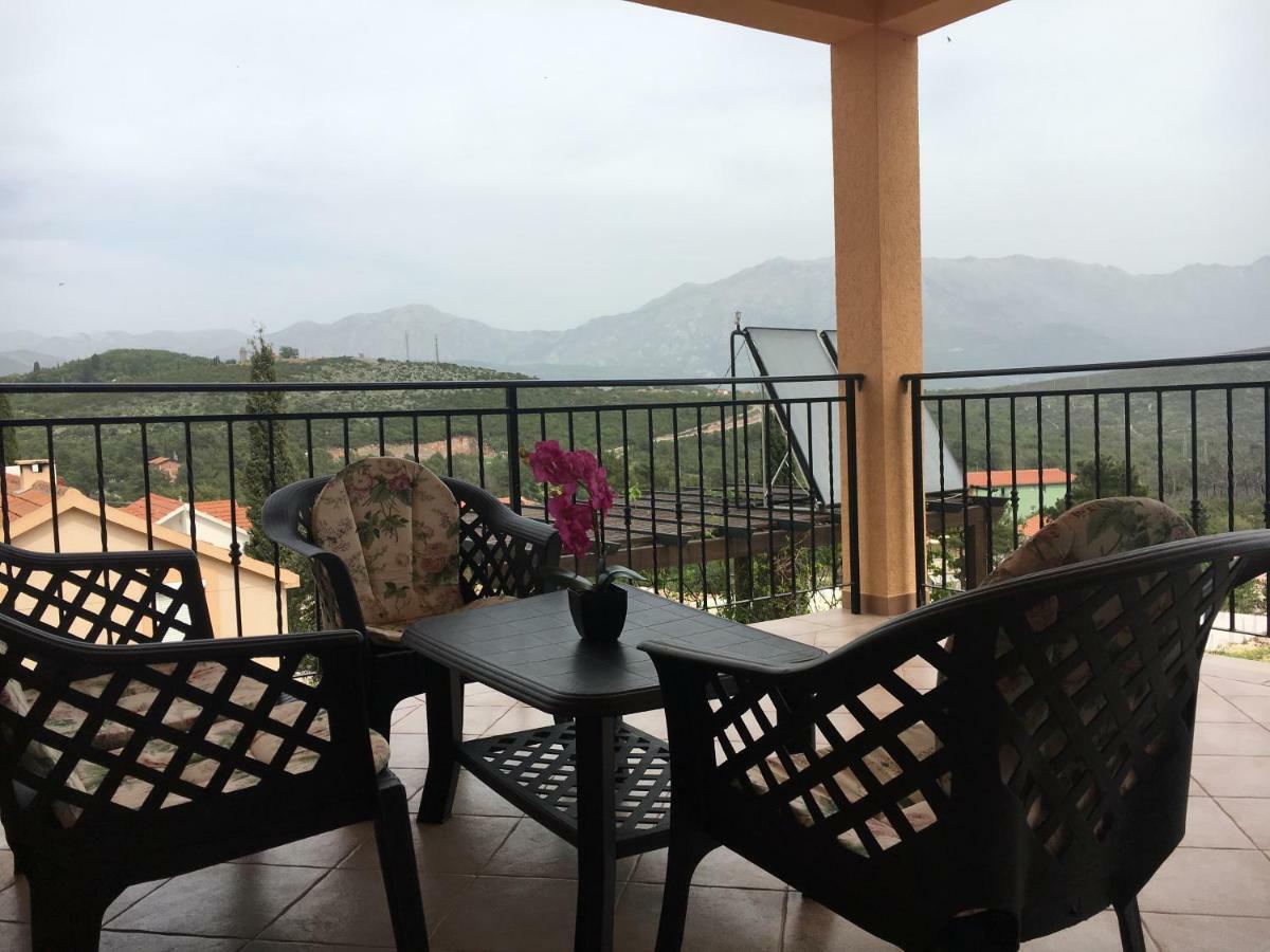 Apartments Villa Viktoria Tivat Bagian luar foto