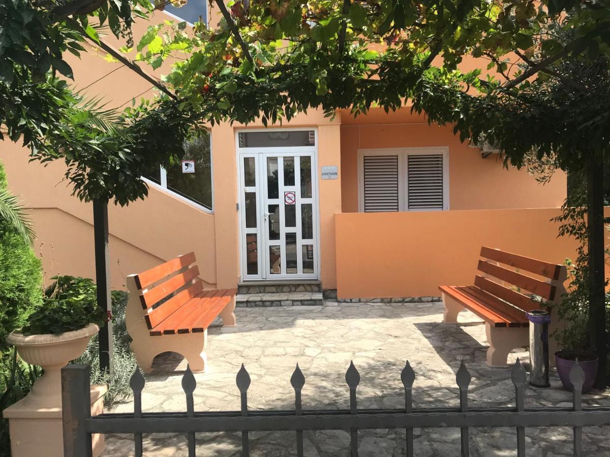 Apartments Villa Viktoria Tivat Bagian luar foto