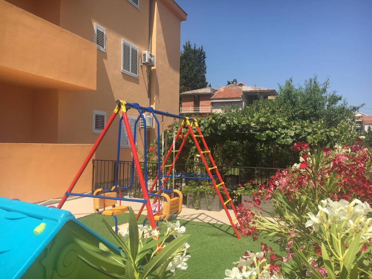 Apartments Villa Viktoria Tivat Bagian luar foto